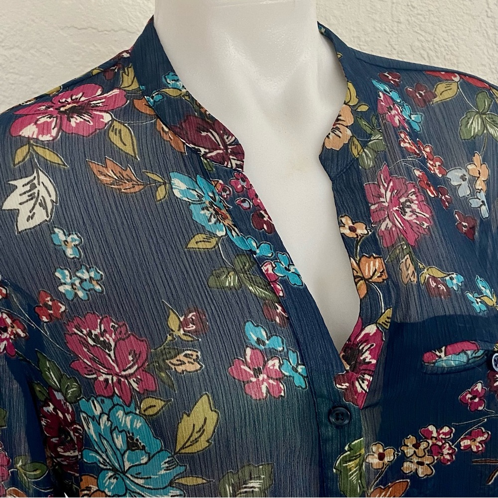 3/$25 KUT Semi Sheer Romantic Floral Blouse M - Picture 2 of 6